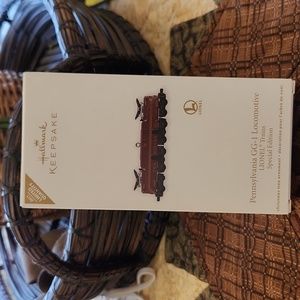 Hallmark Ornament Pennsylvania GG-1 Locomotive